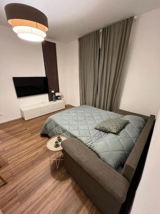Soleo Guesthouse Monza Bagian luar foto