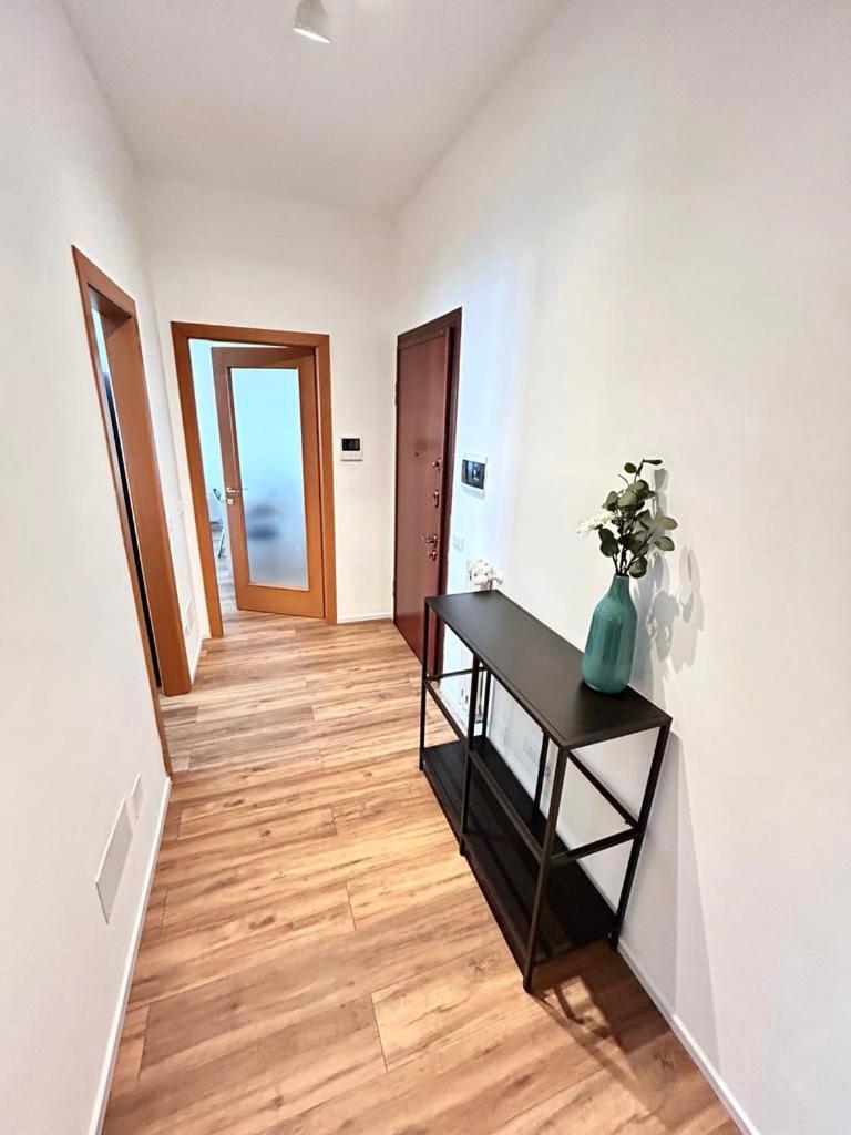 Soleo Guesthouse Monza Bagian luar foto