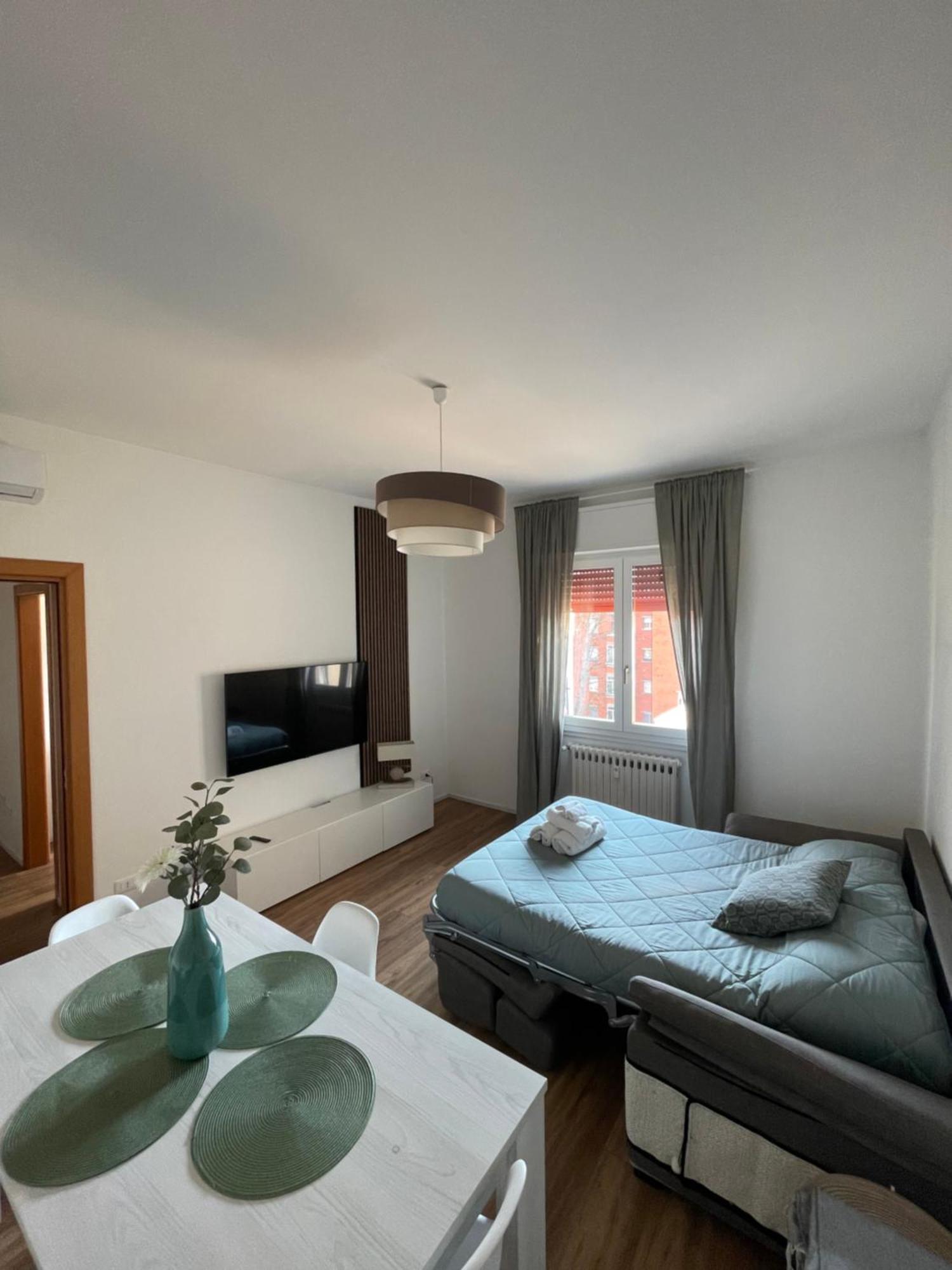 Soleo Guesthouse Monza Bagian luar foto